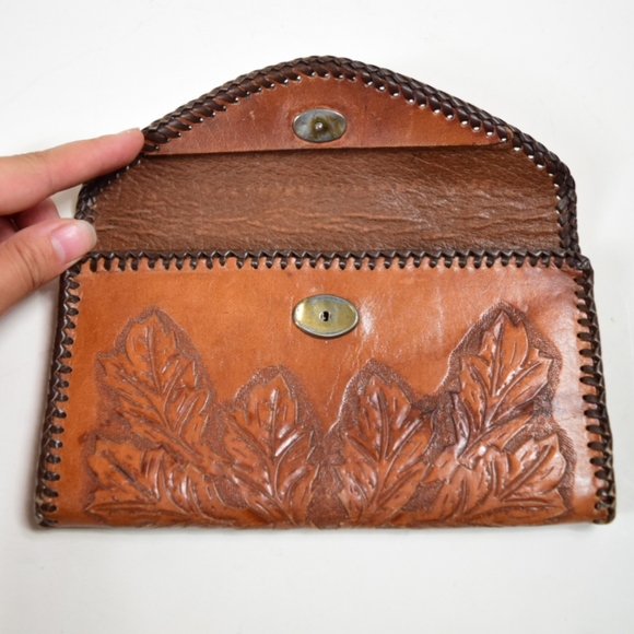 LEATHER TOOLED WALLET/CHECKBOOK HOLDER - Picture 1 of 6